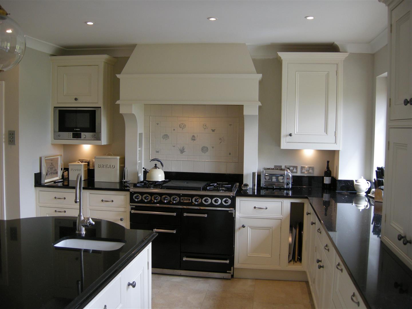 Redbrook kitchens design and install bespoke kitchens in Gloucestershire. Very large, stylish and full of features. Ballanced and easy to use kitchen