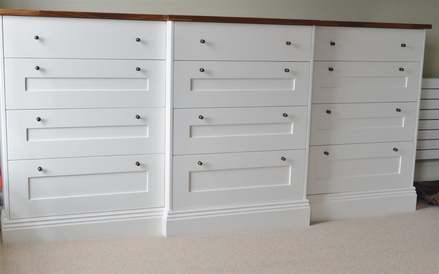 This long bank of drawers will provide a large amount of easy access storage. The disjointed line provides a nice feature to break up the line.