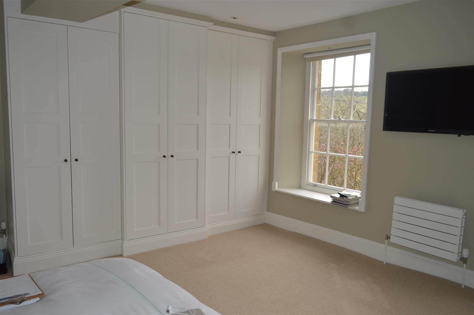 Another nice of view of a row of shaker wardrobes. We can have a chat to decide how best to use the space to suit your lifestyle with hanging, shelves and various intelligent storage solutions.